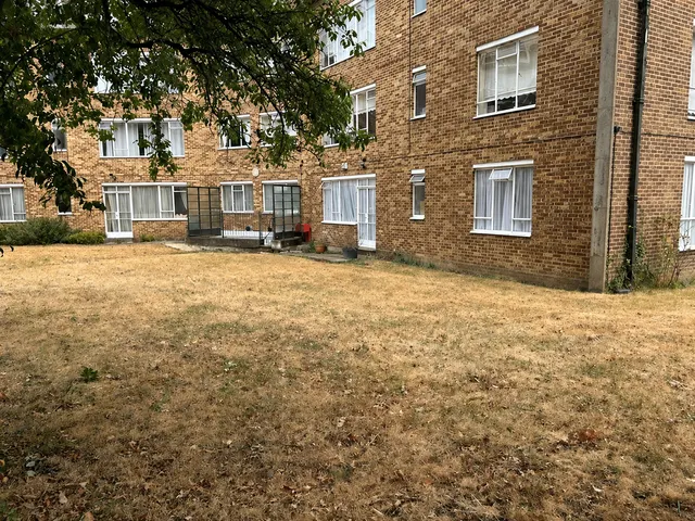 Photo 3 — Willesden Lane, Willesden Green, NW6 7YT