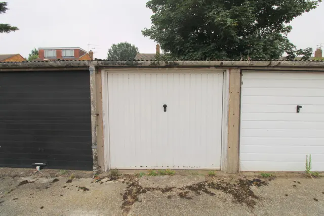 Warren Road, Ashford, photo 1