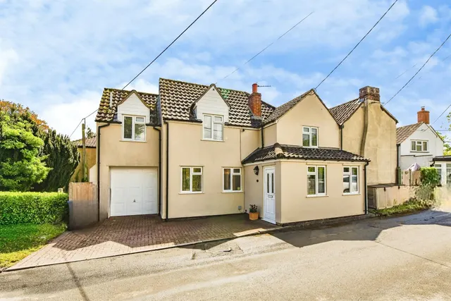 Hawkeridge, Westbury, photo 1