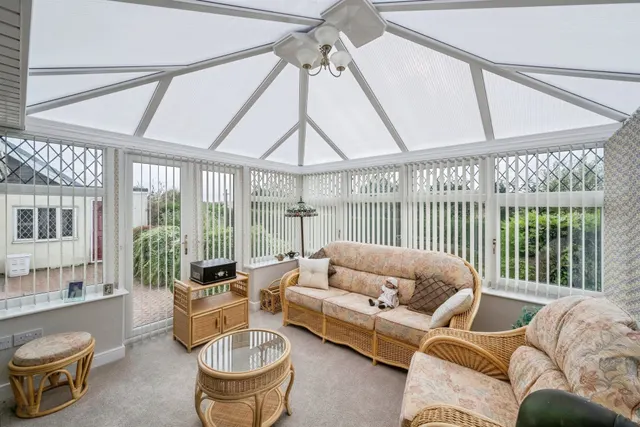 Hazel Road, Maltby, S66, photo 3
