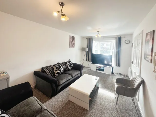 Whitehall Road, Lower Wortley, photo 1