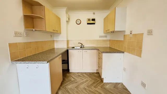 Photo 2 — Fountain Court, West End, Westbury