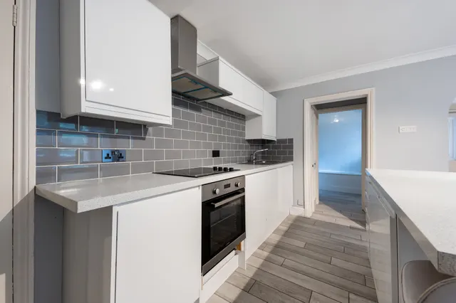 Photo 3 — 29c Cadogan Road, Surbiton