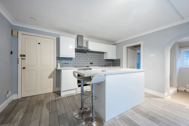 Photo 2 — 29c Cadogan Road, Surbiton
