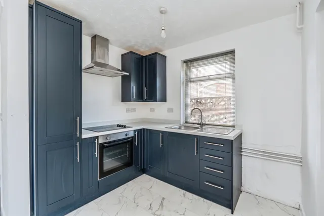 Photo 2 — Longmead Avenue, Bishopstoke, Eastleigh
