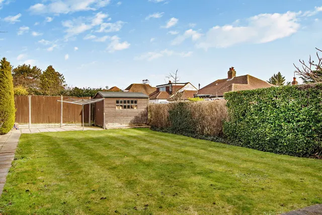 Colburn Avenue, Hatch End, HA5, photo 2