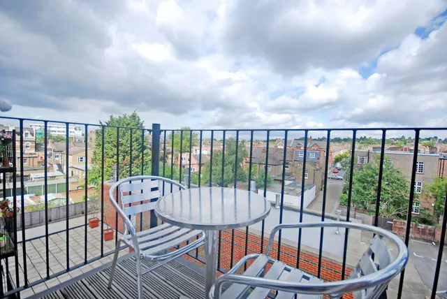 Photo 3 — 10 Charlwood House, 8-12 Coombe Lane, London