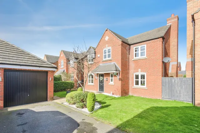 Croft Close, Two Gates, B77, photo 1