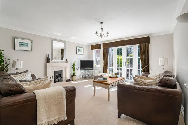 Gardener Walk, Holmer Green, HP15, photo 2