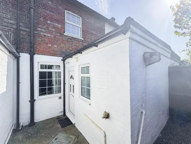 Railway Cottages, St. Leonards-On-Sea, TN38 0AW, photo 1