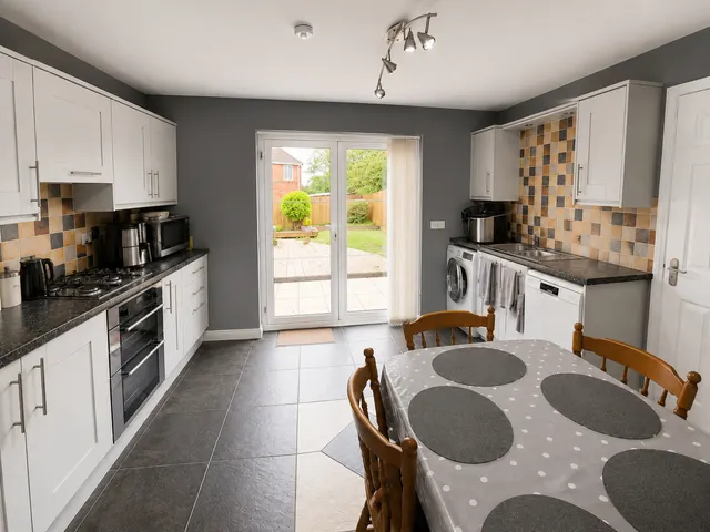 Photo 3 — Glenwood Court, Lisburn, BT28