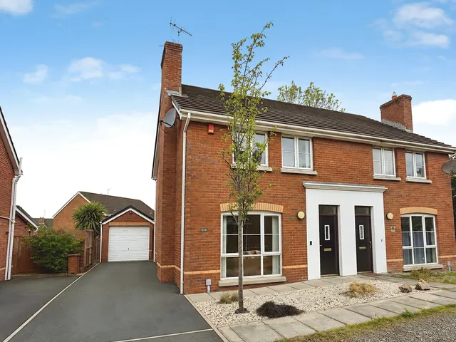 Glenwood Court, Lisburn, BT28, photo 1