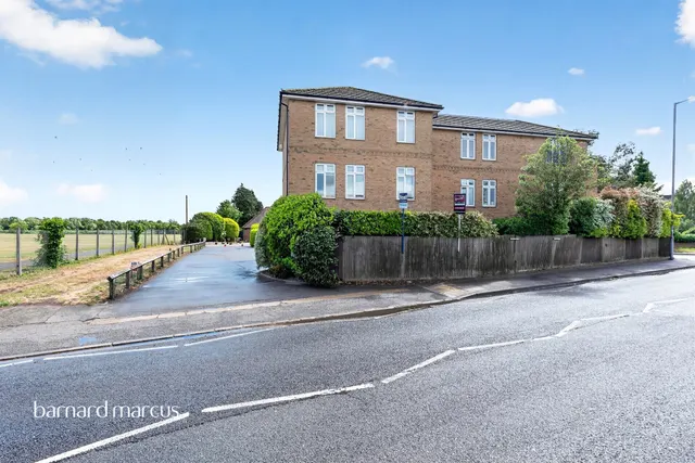 London Road, Ashford, TW15, photo 1