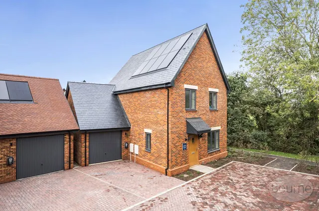 Brookwood Road, Petersfield, GU31, photo 1