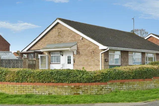 High View, Deanshanger, MK19, photo 1