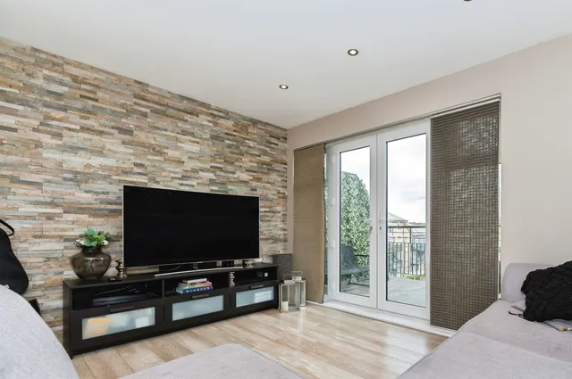 Photo 3 — Southwell Close, Chafford Hundred, Grays