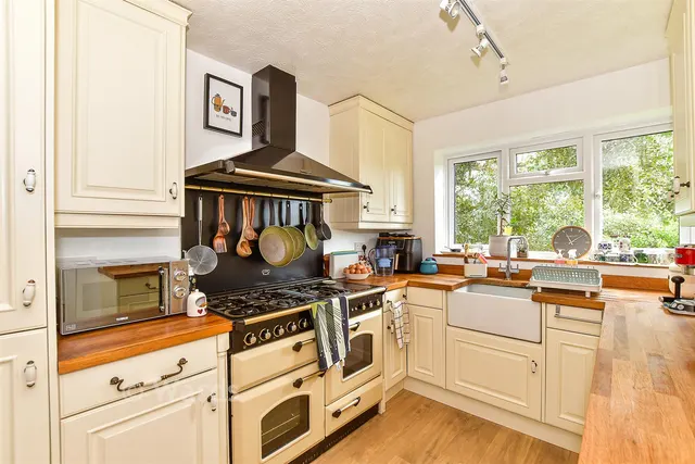 Siskin Gardens, Paddock Wood, TN12, photo 2