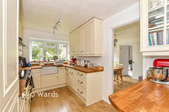 Siskin Gardens, Paddock Wood, TN12, photo 3