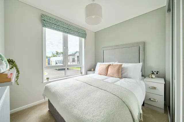 Wick Lane, Christchurch, BH6, photo 2