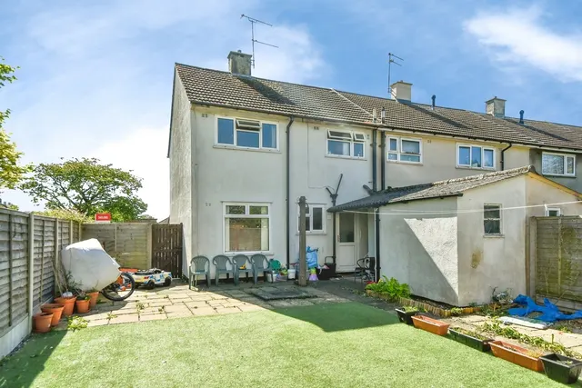 Photo 3 — Durnford Road, Swindon, Wiltshire, SN2
