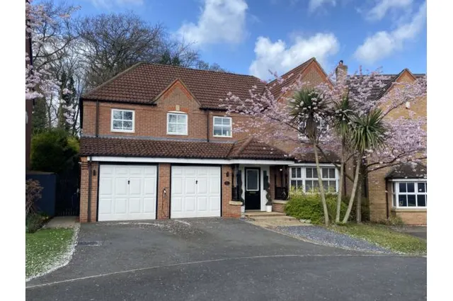 Photo 2 — Paddock Close, Mansfield