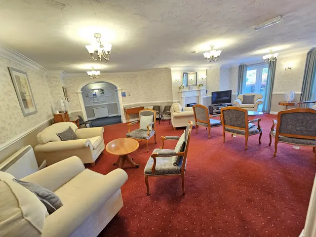 Whitehall Road, Sale, M33, photo 2