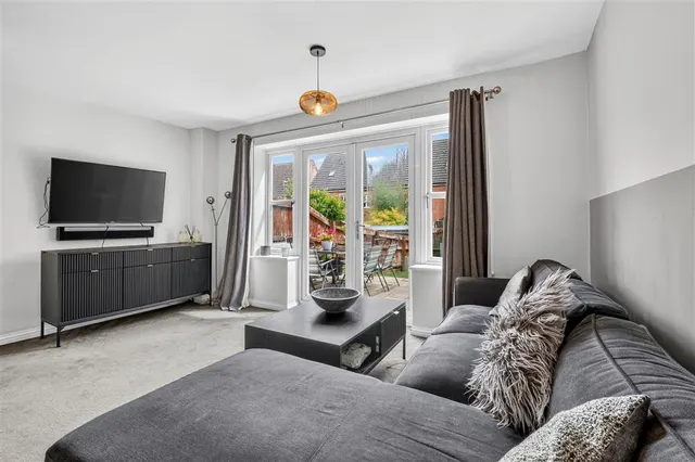 Banks Crescent, Stamford, PE9, photo 2