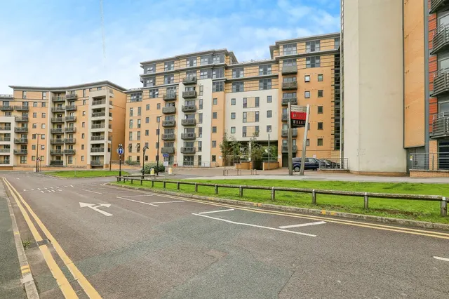 Bowman Lane, Leeds, LS10, photo 1