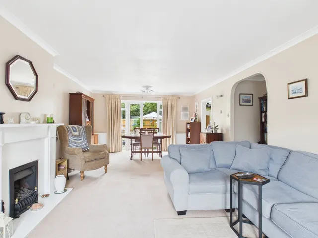 Churchill Close, Flackwell Heath, HP10, photo 2