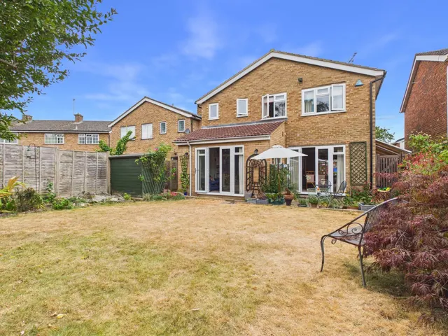 Churchill Close, Flackwell Heath, HP10, photo 3