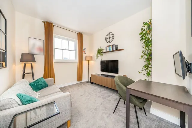 St. Georges Drive, Pimlico, SW1V, photo 1