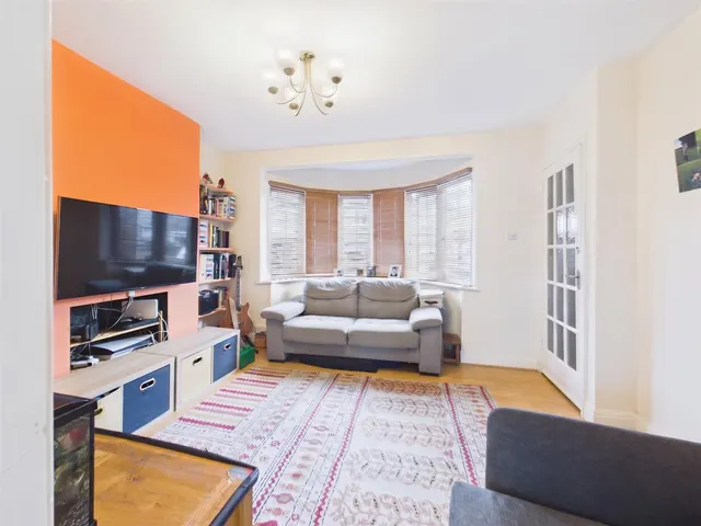 Brixham Crescent, Ruislip, HA4, photo 3