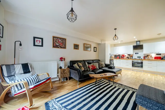 Beaumaris Gardens, SE19, photo 1