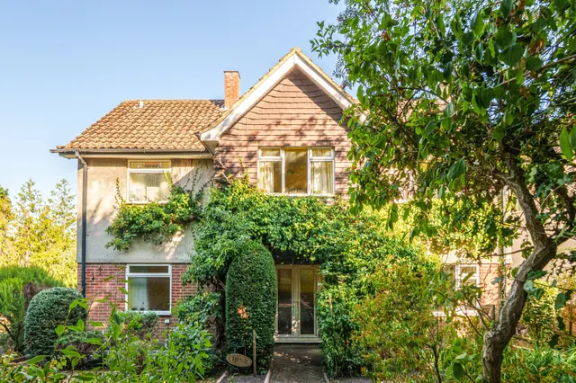 Photo 3 — Northcliffe Drive, Totteridge, N20