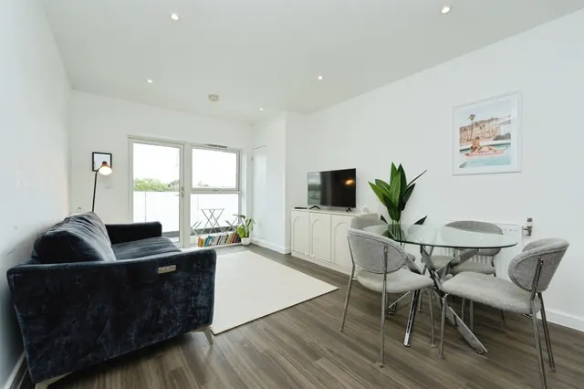 Prestwick Road, Watford, WD19, photo 3