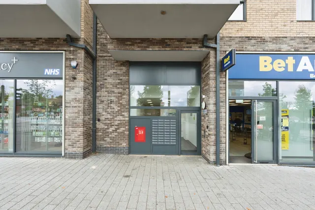 Prestwick Road, Watford, WD19, photo 2