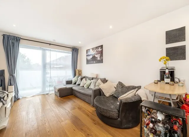 Tiltman Place, Holloway, N7, photo 2