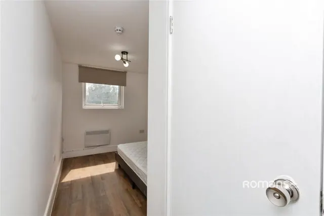 Ash Road, Aldershot, GU12, photo 2