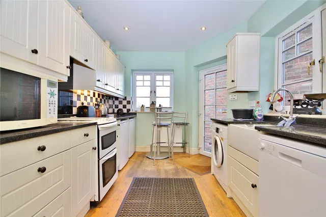 Westfield Road, Westfield, GU22, photo 2