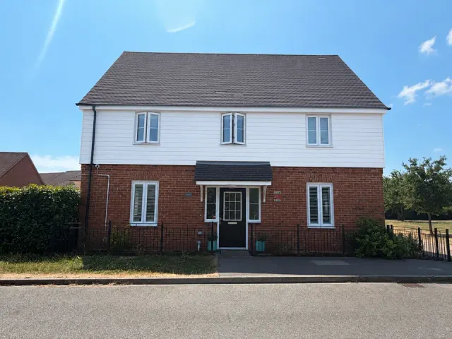 Pelling Way, Broadbridge Heath, photo 2