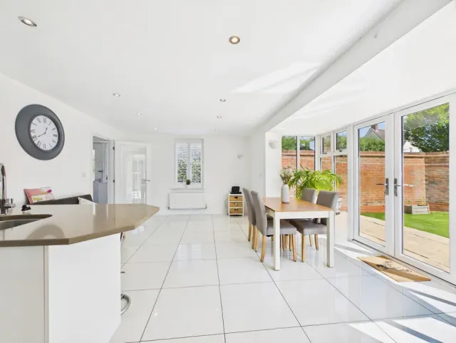 Pelling Way, Broadbridge Heath, photo 1
