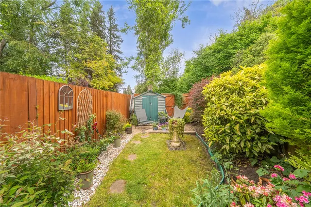 Hurlands Place, Farnham, Surrey, GU9, photo 1