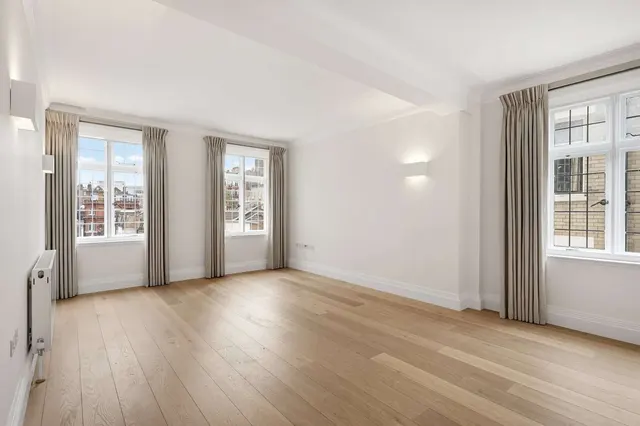 2 bedroom flat — Grosvenor Court, 99 Sloane Street, London, SW1X 9PF