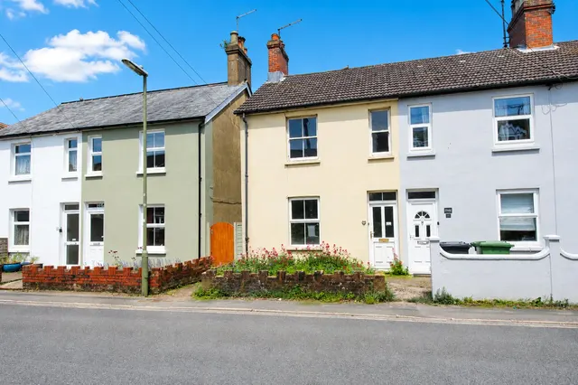 Ackender Road, Alton, GU34, photo 1