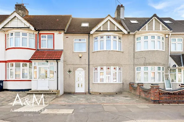 Ashurst Drive, Gants Hill, IG2, photo 1