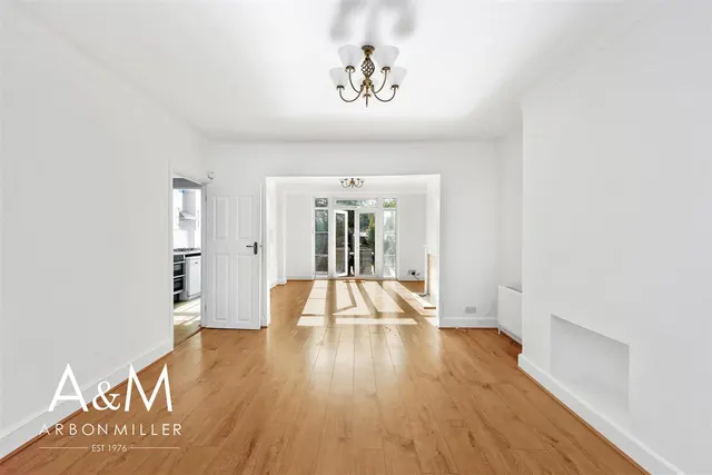 Ashurst Drive, Gants Hill, IG2, photo 2