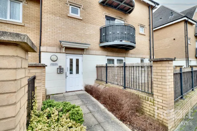 Varcoe Gardens, Hayes, UB3, photo 2