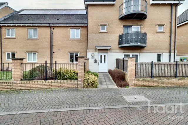 Varcoe Gardens, Hayes, UB3, photo 1
