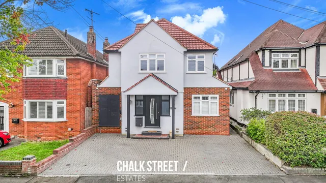 Rochford Avenue, Shenfield, Brentwood, CM15 8QN, photo 1