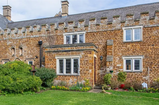 Finedon Hall, Finedon, photo 1
